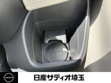 【収納】すっきり使い易い豊富な収納。カップホルダー・小物ポケット・大容量グローブボックス