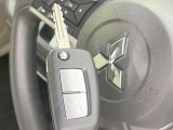 【キーレス】少し離れた場所からでもボタン一つでドアの開錠・施錠ができるのでとっても便利!ドアの鍵穴周りに傷をつけることもありません♪