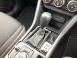 アクセルペダルを踏み込む量や速さに応じて変速パターンをし、人馬一体の運転感覚を発揮してくれる6速オートマ!