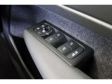 パワーチャイルドロックスイッチが装備されます。運転席のスイッチ操作により、リアドアとリアパワーウインドウの制御が出来ます。