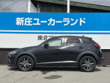 CX-3 は、全長4275mm、全幅1765mm、全高1550mm。一般的な立体駐車場に入庫可能なサイズで、駐車場探しにも困りません。ただし、少ないですが高さ制限がある場所がございます、にご注意ください。