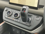 【シフトレバー 】ガングリップタイプのシフトレバーはしっくりと手になじみ楽にシフト変更ができます。
