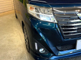 【LEDヘッドライト】悪天候や夜間走行時も良好な視界を確保し安心して運転できる高輝度LEDヘッドライトを装備!点灯速度が早く、消費電力も抑えられています。