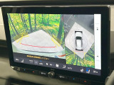 【パノラミックビューモニター】専用のカメラにより、上から見下ろしたような視点で360度クルマの周囲を確認することができます☆死角部分も確認しやすく、狭い場所での切り返しや駐車もスムーズに行えます。