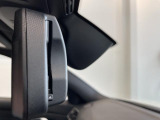 【ルームミラー一体型ETC】BMWといえばルームミラー一体型のETC。ドライバーから差し込めるかたちになっておりますので、差し忘れの際も慌てずにご利用いただけます。