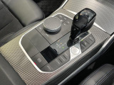 BMWの高性能オートマチックは、ATセレクトレバーを左側に倒すことで、通常の「D」から「S」(スポーツ)または「M」(マニュアル)へと切り替えが可能です。