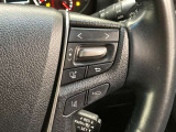 前方の車との車間を設定し、スピードを上げたり緩めたりを自動で行ってくれる追尾式の「レーダークルーズ」。上級装備の一つです!高級車にしかつかない嬉しい機能です。