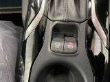 ブレーキホールド/電動パーキングブレーキを備えたセンターコンソールです。