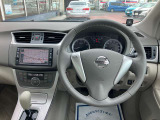 使いやすく安全な操作性と良好な視界を実現した運転席!
