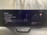 フォワードセンシングカメラで認識した交通標識をディスプレイに表示し、交通標識の見落とし防止を図り、安全運転を支援します。