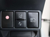 オートマチックハイビームとは、先行車や対向車のライトを認識し、ハイビームとロービームを自動で切り替える機能です。夜道の視界を確保します。詳細は販売店スタッフまでおたずねください。