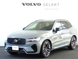 2026年1月登録のボルボXC60 ウルトラT6 AWDで、最新鋭のハイブリッドカーです。ボディーカラーはヴェイパーグレーメタリックで、シートはチャコールです。様々なセーフティー機能を装備します。