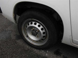 タイヤ装着サイズは「155/80R14」です。