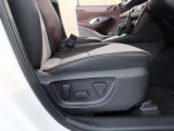パワーシート搭載。微妙な調整が手軽にでき、ピッタリなポジションで運転することが可能です。