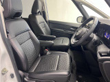 【運転席シート】ゆったりと広々した空間です。ストレスなく運転ができますよ!