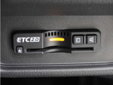 ◆ETC2.0装着◆進化したドライブ体験。料金収受システムだけだったETCが生まれ変わって、高速道路を賢く使うETC2.0に進化しました。多彩な情報サービスが便利で快適なドライブ体験を提供します。