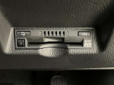 高速道路で便利な【ETC2.0】を装備しています。光ビーコン搭載で渋滞情報などナビゲーションと連動することで機能も充実いたします。他、観光施設に立ち寄るための高速料金割引サービス等もございます。