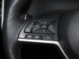 【ステアリングスイッチ】運転中に視線を前に向けたまま画面の操作できます。