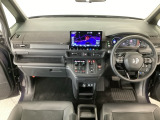 【前方視界】開放的な前方視界!運転がしやすく疲れにくいです♪窓が大きく、見通しがとっても良いおクルマですよ♪