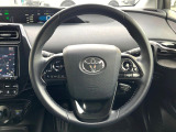 【純正革巻きステアリング】上質な革を使用することで、手にしっかり馴染みとても運転しやすいハンドルです♪