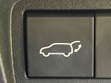 【パワーバックドア】スマートキーや運転席のボタンを押すだけでリアゲートが自動で開閉します!荷物を持っている時や、高い位置にあるバックドアを閉める際に便利な機能です♪