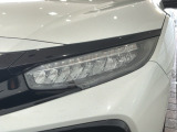 LEDヘッドライトは、点灯の瞬間から最大光量を発揮し、突然暗くなるトンネルなどでの安定感を高めます。