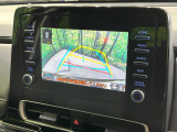 【バックカメラ】駐車時に後方がリアルタイム映像で確認できます。大型商業施設や立体駐車場での駐車時や、夜間のバック時に大活躍!運転スキルに関わらず、今や必須となった装備のひとつです!