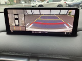 狭い場所での駐車やすれ違いなどでより的確な運転操作に役立つ360&deg;ビューモニターが装備されています。