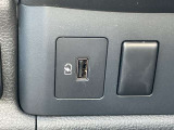 USB電源ポートも付いています。