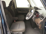 見通しのよいすっきりとした視界で、誰でも運転しやすいです。運転のしやすさは疲れにくさにも繋がります!