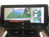 パノラミックビューモニター搭載。カメラで車両周囲の状況を映し出すため、狭い場所での駐車などに役立ちます。