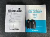 スマートキーは鍵をバッグに入れたままでもドアロックの開閉やエンジンのON・OFFができます。夜間や雨の日も鍵を探さなくて良いので便利です。