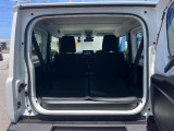 積み下ろしのしやすいデッキにはたっぷりと荷物を積み込んでいただけます。遊びから仕事まで、様々なシーンで頼れます♪