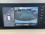 車を真上から見下ろしているかのように周囲の状況を把握して安心して駐車が行えるアラウンドビューモニターが付いています