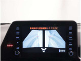 スマートキー付きです。スマートキーとは鍵を車に差し込まなくても、ドアノブを触ったりするだけで、ドアロックを解錠できます。これが凄く便利なんですよ。