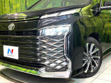 【LEDヘッドライト】悪天候や夜間走行時も良好な視界を確保し安心して運転できる高輝度LEDヘッドライトを装備!点灯速度が早く、消費電力も抑えられています。