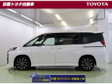 両側スライドドアです。荷物を持ってドアを開けた時などに隣の車にうっかりドアをぶつけることもありません!両側電動で内側からも開閉できるので、お迎えの時などスッと開けてあげられて便利ですよ。
