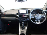 運転席は見晴らしが良く、運転しやすいレイアウトになっています。