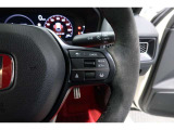 Hondaセンシングの機能のひとつ、アダプティブクルーズコントロール付!アクセルから足を離しても設定したスピードと前車との車間を保ち走行してくれます!車線維持もアシスト☆高速道路で疲労軽減ですね☆