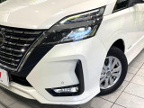 【LEDヘッドライト】悪天候や夜間走行時も良好な視界を確保し安心して運転できる高輝度LEDヘッドライトを装備!点灯速度が早く、消費電力も抑えられています。