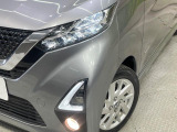 【LEDヘッドライト】悪天候や夜間走行時も良好な視界を確保し安心して運転できる高輝度LEDヘッドライトを装備!点灯速度が早く、消費電力も抑えられています。