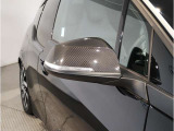 【BMWミラー】視認性の高いスタイリッシュなミラー。自動防眩機能も付いており夜間のドライビングをサポートします。