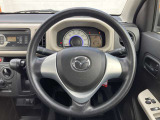 インテリアに合わせたデザインのステアリングは、握りやすく運転しやすい形状、大きさです。是非一度、実際に触ってお確かめください♪