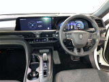 運転席周りのレイアウトをご覧ください。ナビゲーションが綺麗に装着されすっきり収まってますね!