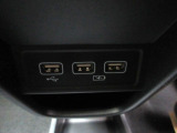 便利な充電用USBジャックも付いています。