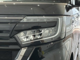 LEDヘッドライトは、点灯の瞬間から最大光量を発揮し、突然暗くなるトンネルなどでの安定感を高めます。