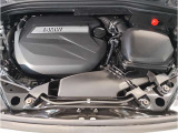 【BMWクリーンディーゼル】市場をリードするディーゼルエンジン。低回転ステージ専用ターボが走り出しから効果的に過給を行いスムーズな発進加速や低燃費を実現。ディーゼルの常識を超えたスポーティな走りを!