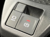 【オートブレーキホールド】信号待ちや渋滞で停車時にブレーキから足を離しても、停止状態を保持してくれます。前進するときはアクセルを踏めば自動で解除されるので安心♪街乗り運転が楽になります♪