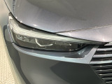 LEDヘッドライトは、点灯の瞬間から最大光量を発揮し、突然暗くなるトンネルなどでの安定感を高めます。
