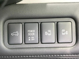 【両側パワースライドドア】スマートキーや運転席のスイッチで後席両側スライドドアの開閉が可能♪電動だから力を入れてドアを開ける必要が無く、小さなお子様でも簡単に開け閉めでき快適です♪